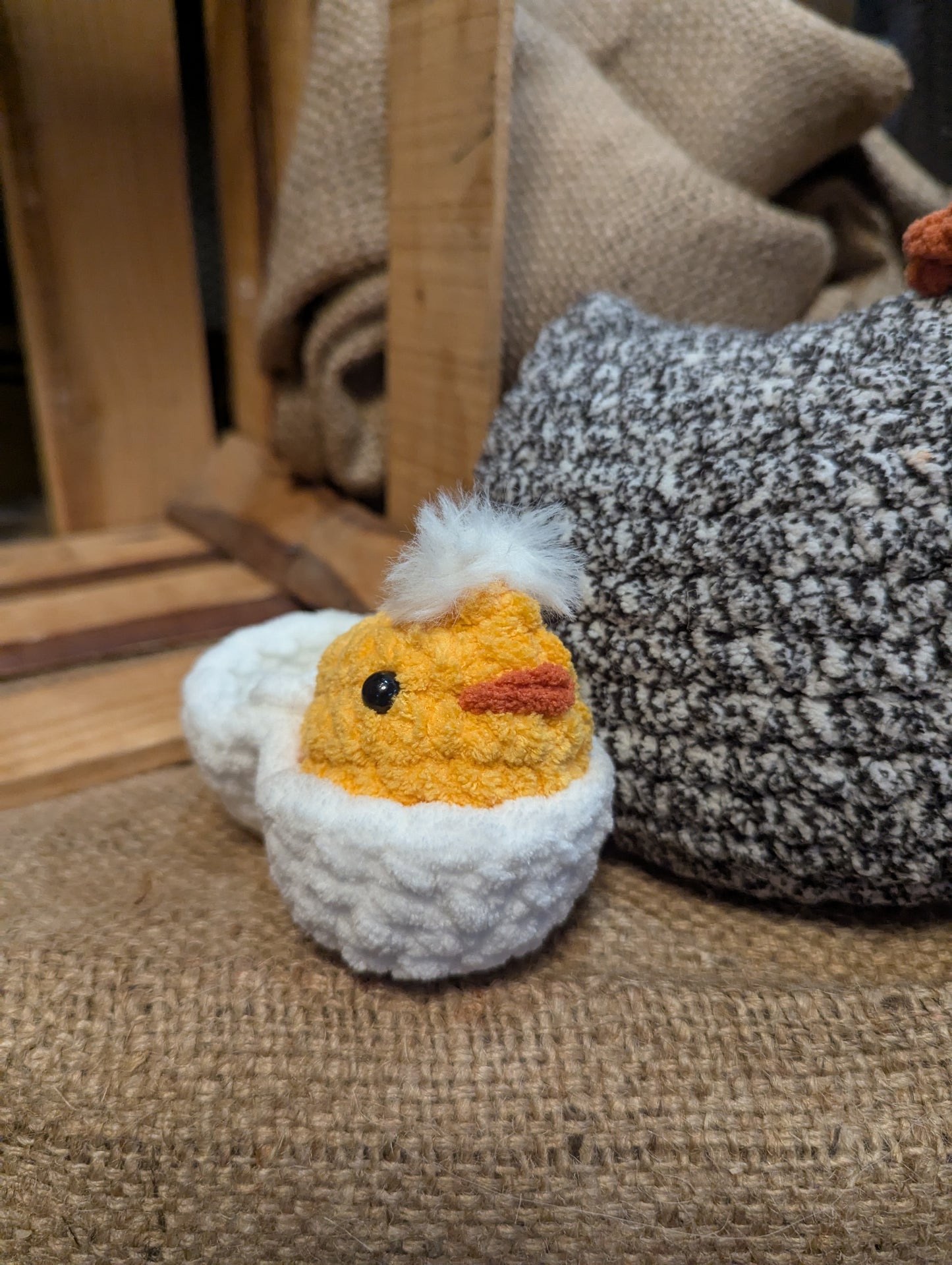 Momma Chicken (w/ one egg)