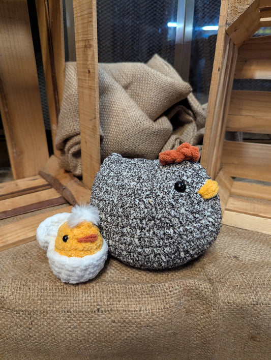 Momma Chicken (w/ one egg)